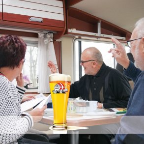 2 stk. lglas med logo i brudsikker plastik