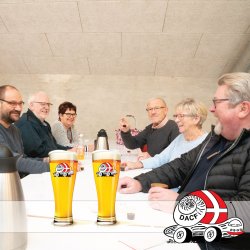 2 stk. �lglas med logo i brudsikker plastik